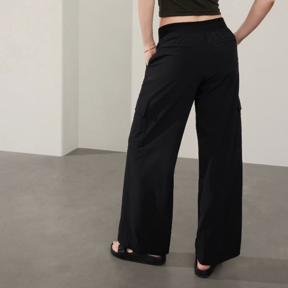 Athleta Brooklyn Heights High Rise Cargo Pant Black Casual Athleisure Women’s 2 - Picture 2 of 13